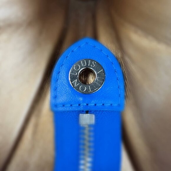 Louis Vuitton LV Monogram A4 Virgil Abloh Blue Clouds Pochette Voyage MM Monogra - Picture 6 of 12